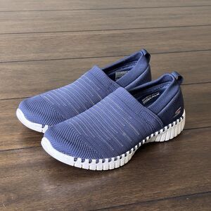 Skechers Women's GO Walk Smart-Wise Sneaker, Navy/White, 6.5 M US